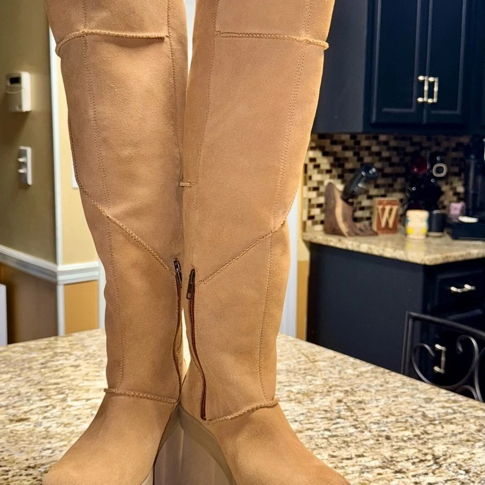 UGG new heights platform extra tall boots in Chestnut - Picture 4 of 12
